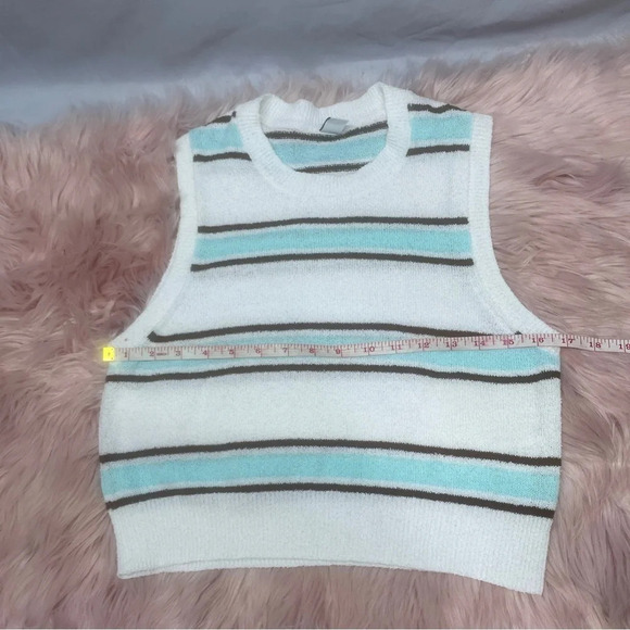 Twik Camisole knitted soft crop top - Picture 9 of 11